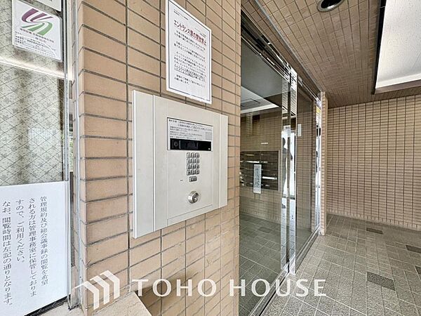 当マンションエントランスには、防犯対策の「オートロック」を採用。マンション住人以外の侵入を防ぐために設置しました。お子様がいらっしゃるご家庭にも安心の設備です。