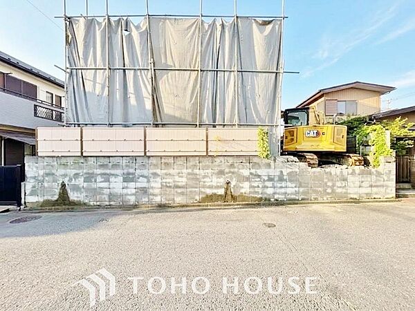 季節感を演出する多彩な樹木と豊かな彩りが重なり、心地よい場所となることでしょう。(※古家有更地渡し)