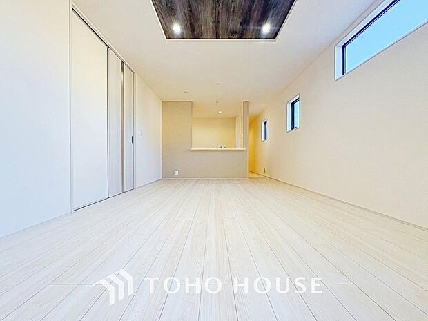 家族みんなでおいしい朝食。昼下がりには読書やお昼寝でもしながらのんびりと過ごすひと時。家族が集まる空間を、一番明るい空間に。