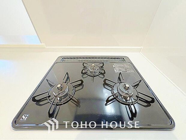 毎日料理をする、料理が好き、家族が多くて量を作る必要がある、等の方々にとっては必須の3口コンロ。同時進行で効率アップはもちろん鍋を移動する回数が減り、無駄な動きを軽減することが出来ます。