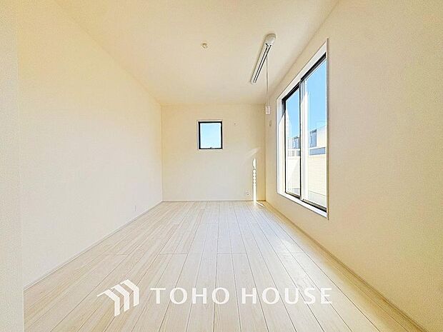 心と体をゆったりと安らげる主寝室。寝室のゆとりが大きい分だけ、暮らしの安らぎは深まります。一日の疲れを癒すだけでなく、ご夫婦の親密な語らいを紡ぎ出します。
