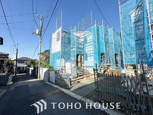 周辺環境とのコラボレーションにより明るく開放的な空間を演出しております。