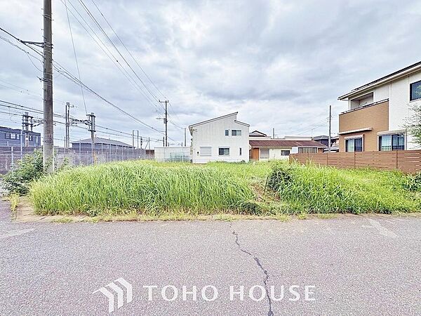 やわらかな陽光が差し込む、穏やかな住環境。理想の住まいづくりが叶います。家族の未来を描く、新しい暮らしの舞台に。