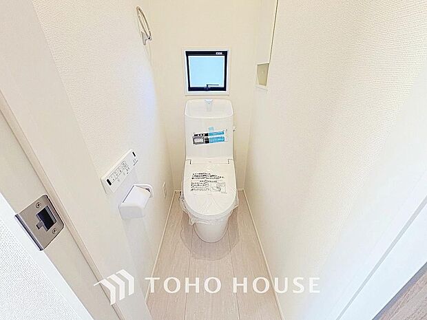 シンプルに清潔感のあるホワイト色。実用性も兼ね備えた造り。いつも清潔な空間であって頂けるよう配慮しました。
