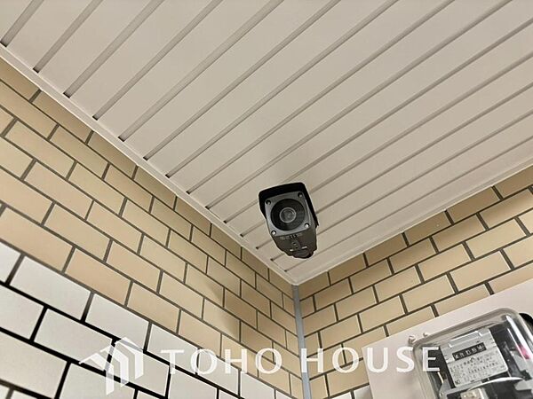 防犯カメラを設置するだけで犯罪抑止効果があり、レコーダー(録画機)を入れておけば録画映像が保存されるので、トラブル発生時に状況検証ができます。