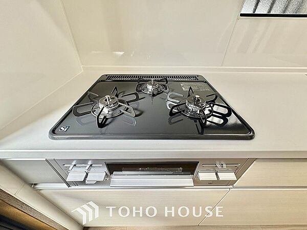 毎日料理をする、料理が好き、家族が多くて量を作る必要がある、等の方々にとっては必須の3口コンロ。同時進行で効率アップはもちろん鍋を移動する回数が減り、無駄な動きを軽減することが出来ます。