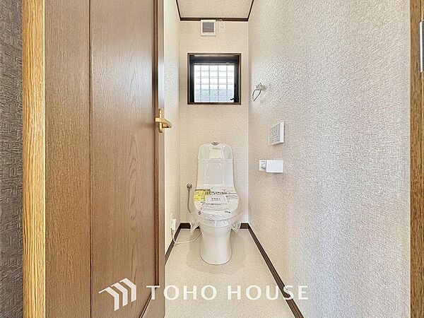 シンプルに清潔感のあるホワイト色。実用性も兼ね備えた造り。いつも清潔な空間であって頂けるよう配慮しました。