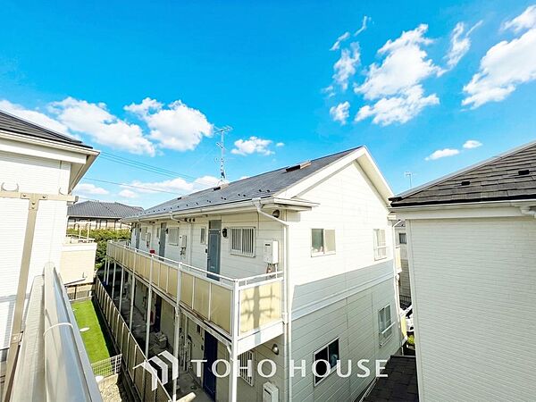 その豊かな眺望にふさわしい空間には、通風・採光にも優れ、心地よい光と風があふれています。