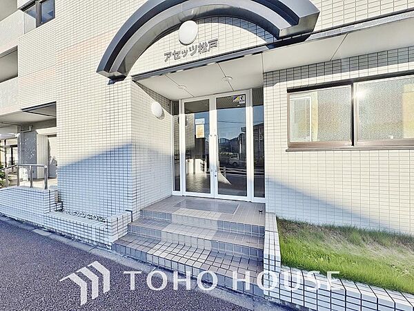 落ち着いたカラーで統一された空間が存在しています。綺麗に管理されたエントランスは、通るたびに心身から引き締まるような心地良い空間をお楽しみ頂けます。
