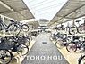 設備：広さがしっかり確保された敷地内駐輪場。住まう方々に不便を感じさせないような、本邸宅の建築士の配慮が垣間見えます。