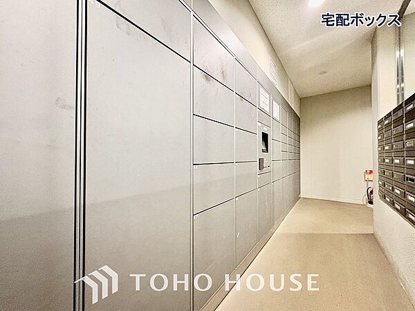 留守でも荷物が受け取れるため、共働きで昼間の宅配物の受け取りが困難な世帯や、ネットショッピング等の通信販売をよく利用する人にニーズが高まっています。再配達依頼する必要がなく、時間を有効に使えます。