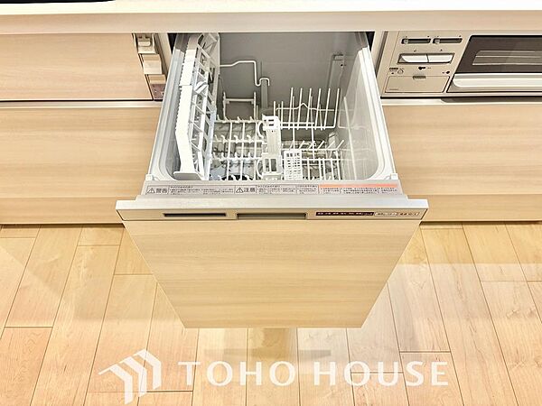 食器洗いの手間・時間が軽減できるアイテム。高温水や高圧水流を使うことにより効率よく食器洗浄できます。殺菌効果も高いので哺乳瓶などを使う家庭でも大変便利です。