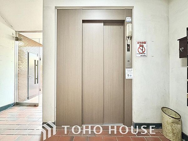 重い荷物などがあるときや、お子様をベビーカーで運ぶときなどに大変便利です。足腰の悪い方には欲しい設備です。