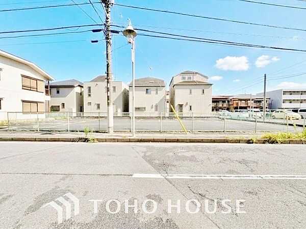 帰宅途中にショッピングやカフェを楽しんだり、利便性の良いこの地の生活は人々を魅了します。季節の流れを感じ、ゆったりとした一時を。時間の流れを取戻し、休日はスローライフを。