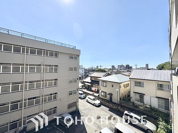 物件の陽当りや通風・仕様設備やお部屋の大きさの比較、近隣・周辺環境や街並みなど、資料には掲載していない情報が現地にはたくさんあります。　是非一度、現地をご確認ください。