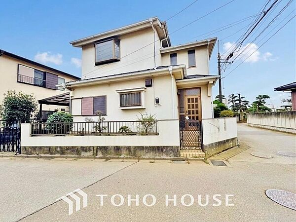 帰宅途中にショッピングやカフェを楽しんだり、利便性の良いこの地の生活は人々を魅了します。季節の流れを感じ、ゆったりとした一時を。(※解体後更地渡し)