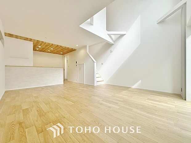 家族皆が集まる場所だからこそ、一番明るく使い勝手のいい空間に仕上げております。大切な人と沢山の思い出をこの空間で作りませんか。本日見学可能です。