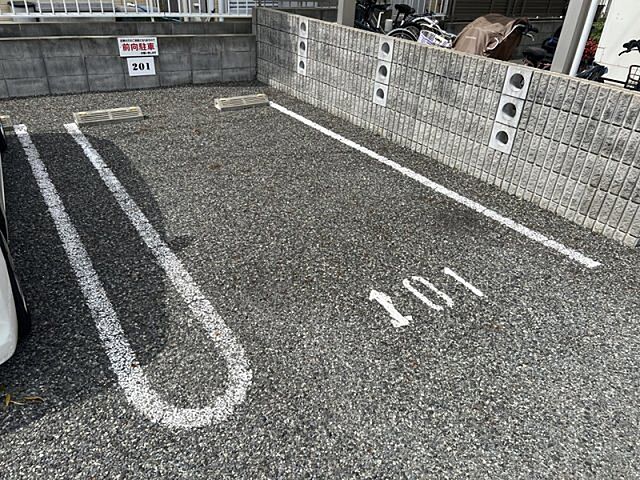 4 / 11