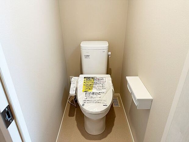 室内(2023年7月)撮影◎本日内覧可能◎トイレは小窓がついており換気が出来て衛生的です！