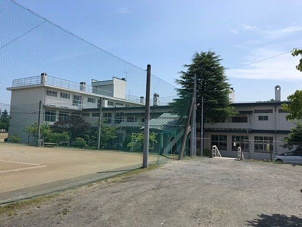 八戸市立第一中学校 750m