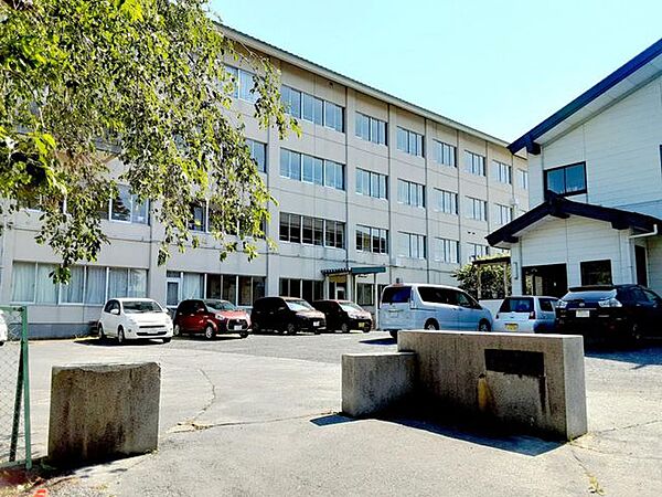 八戸市立長者中学校 960m