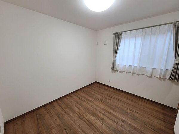 室内(2026年1月)撮影◎現地案内予約受付中！◎お子様のお部屋にぴったりな5.2帖の洋室です！