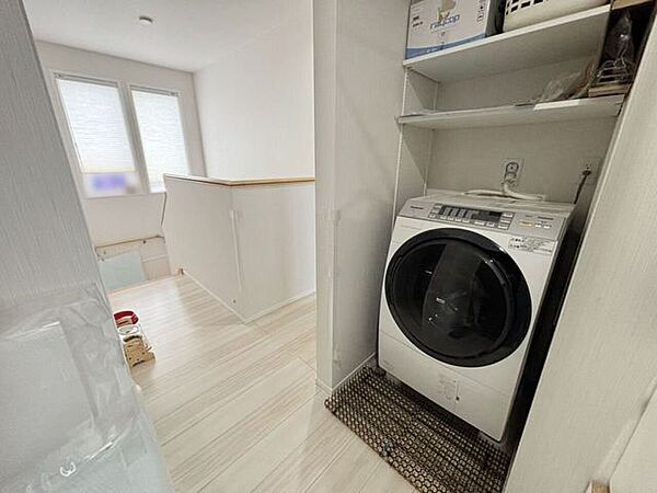 室内(2026年7月)撮影◎現地案内予約受付中！◎1、2階に洗濯機置場、2階に物干しスペースあり！「洗う→干す→各居室へ運ぶ」が2階のフロアで完結し、毎日の洗濯がラクになる家事動線◎