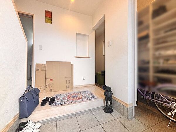 室内(2026年8月)撮影◎現地案内予約受付中！◎上がり框はゆとりある幅で、小さなお子様と一緒でもゆったり靴の脱ぎ履きができます！