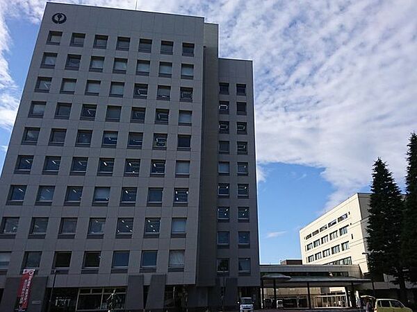 八戸市庁 490m
