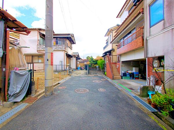 前面道路は約４m以上あります。