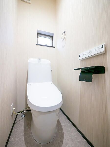 換気・採光に配慮した明るいトイレ。清潔感あふれる空間で、快適にお使いいただけます。
