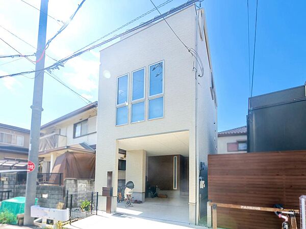 家族分の自転車も余裕で置けるスペース付き。