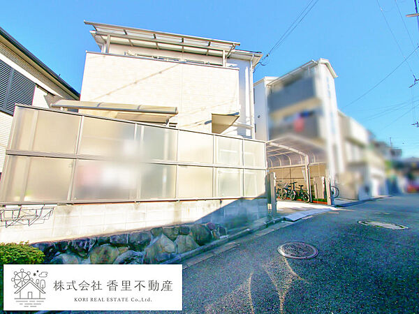 前面道路約4mです。