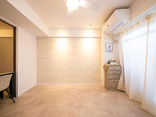 こだわりのアクセントクロスはお部屋の雰囲気を明るく、暖かみのある雰囲気に演出してくれます。