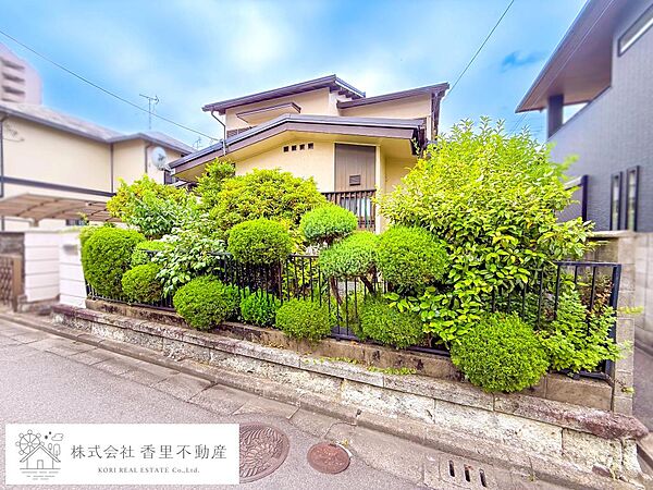 前面道路幅は4.2mございますので、見通しがよく、お車の出し入れもスムーズです。