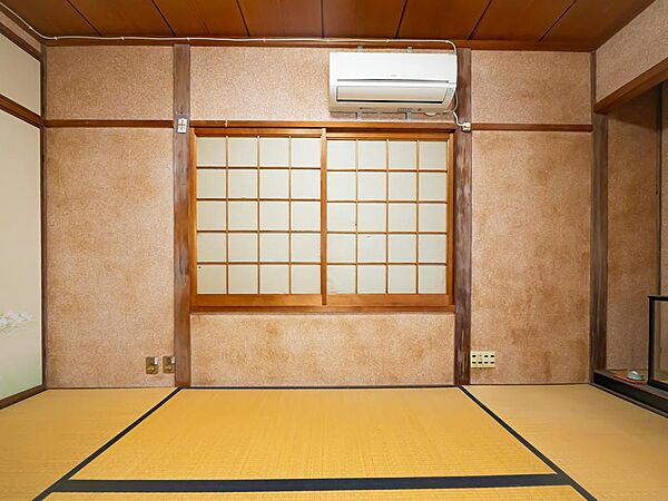 来客時の客間としても重宝する、落ち着きのある和室です。