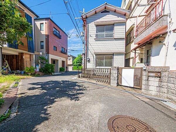 ◇業務スーパー高田店まで徒歩約10～11分、コンビニまで徒歩約4～6分！毎日のお買い物にも便利です。