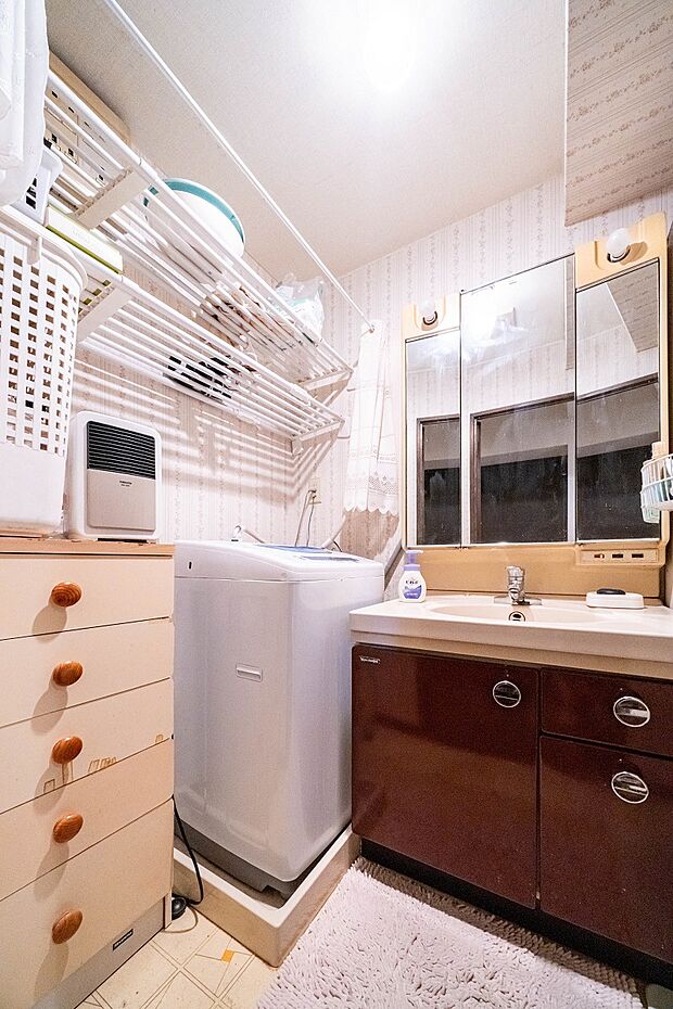 洗面スペースには、追加でお手持ちの家具を置くことも可能です。