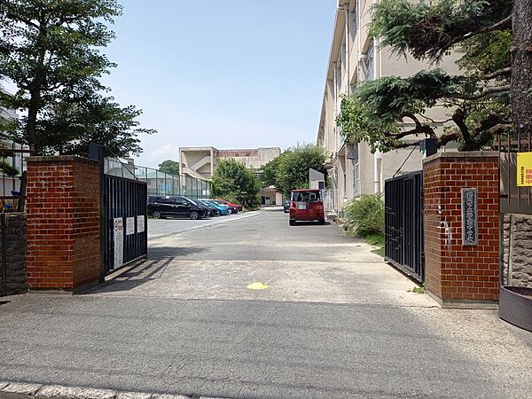 警固中学校まで徒歩約12分（約930ｍ）
