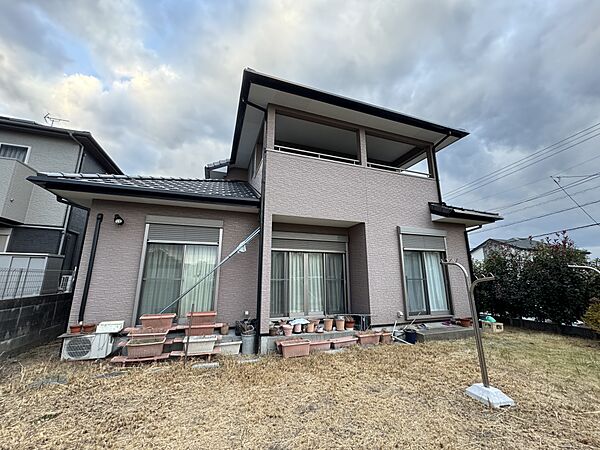 トーホーコーエイ施工・木造瓦葺造2階建てのお住まいです。