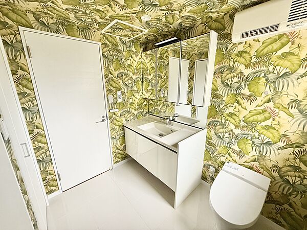 2階　洗面、トイレです