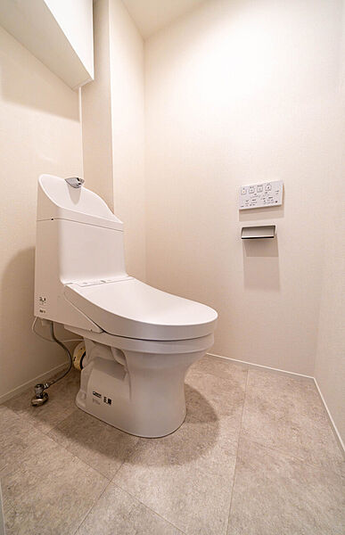 トイレは清潔感が印象的な空間です。