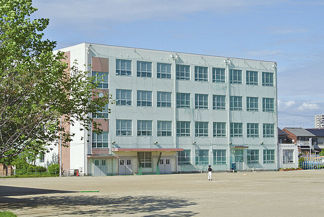 小学校「大坪小学校まで700ｍ」