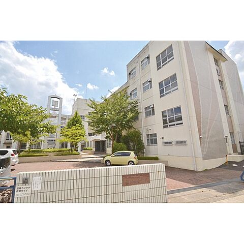 小学校「植田南小学校まで250ｍ」