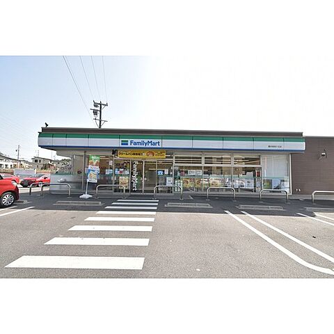 コンビニ「ファミリーマート豊田保見ヶ丘店　まで700ｍ」