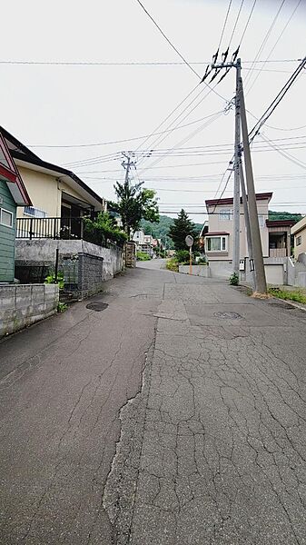 前面道路（東→西）
