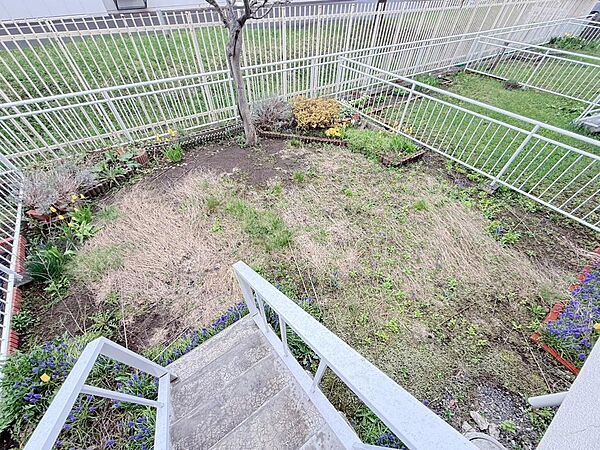専用庭付きです！（月額使用料500円）家庭菜園やガーデニングを楽しめます♪