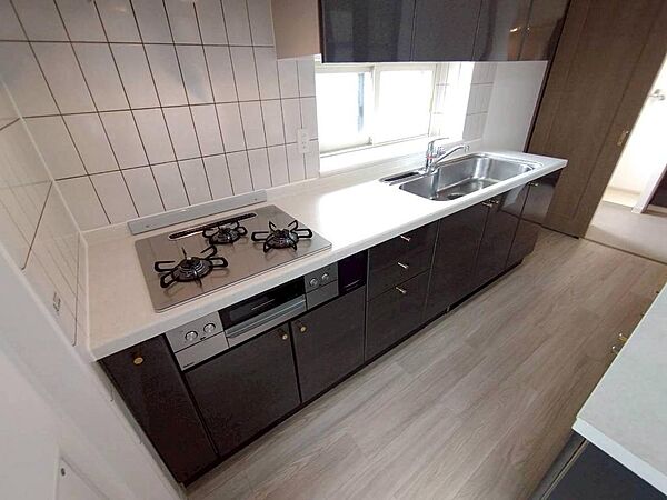 上から見たキッチン全体のお写真です。