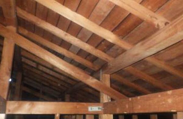 小屋裏に異常がないか、しっかり点検も行っています。雨漏りはお引渡しから2年間保証します。