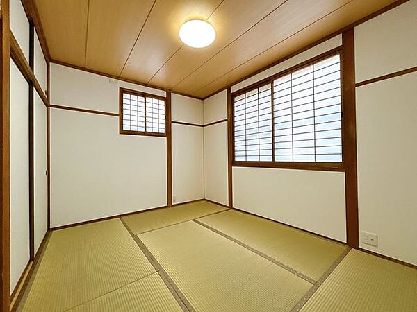 【リフォーム済／2階和室】畳表替えとクロスの張替えを行いました。綺麗な畳でお昼寝も気持ちよさそうですね。